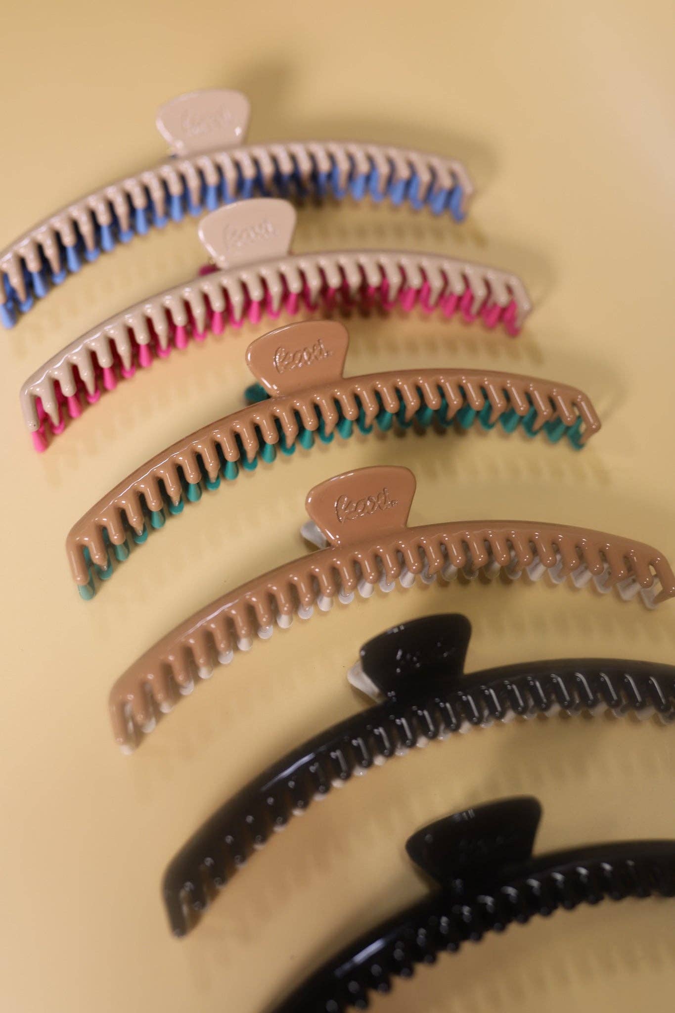 TWO-TONED SHINY ORIGINAL HOLD EVERYTHING CLAW