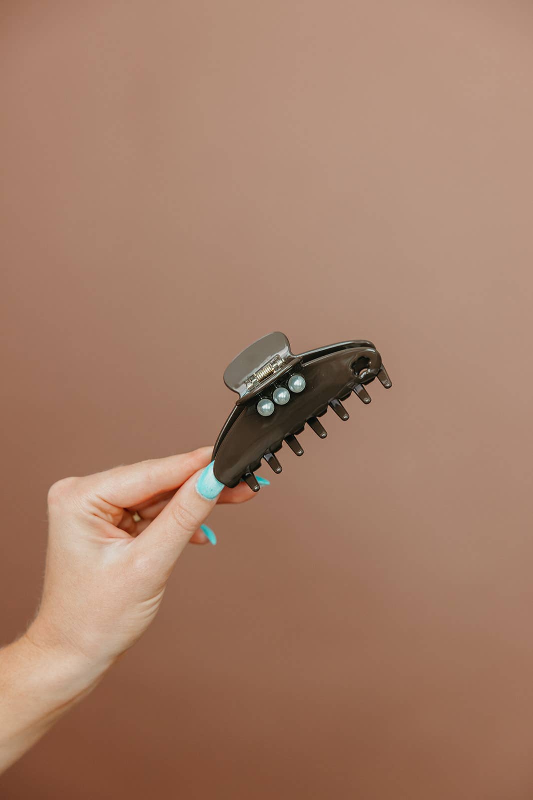 KAXI X WHITNEY LEAVITT HOUSE OF HER - BROWN CLAW WITH PEARLS
