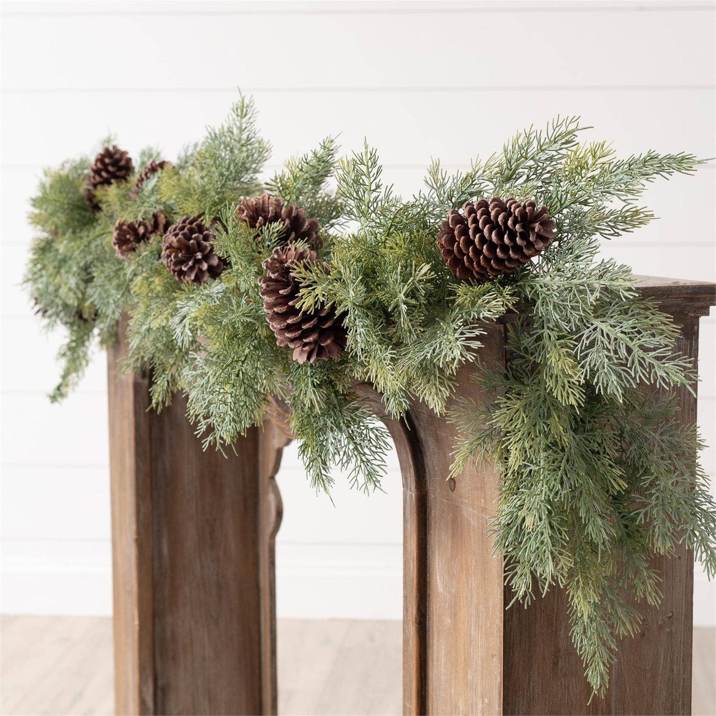 Garland - Cedar Greenery With Pinecones