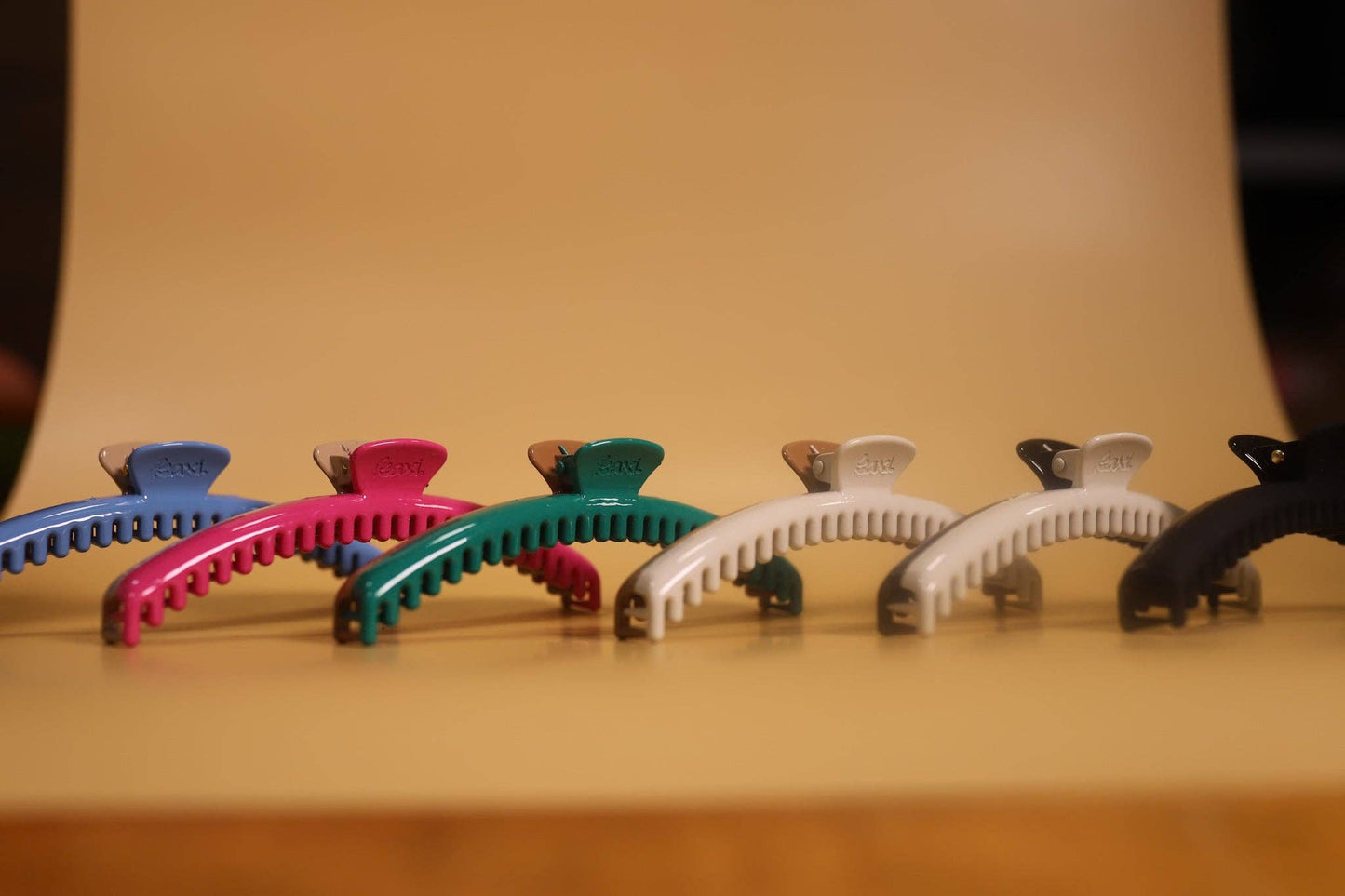 TWO-TONED SHINY ORIGINAL HOLD EVERYTHING CLAW