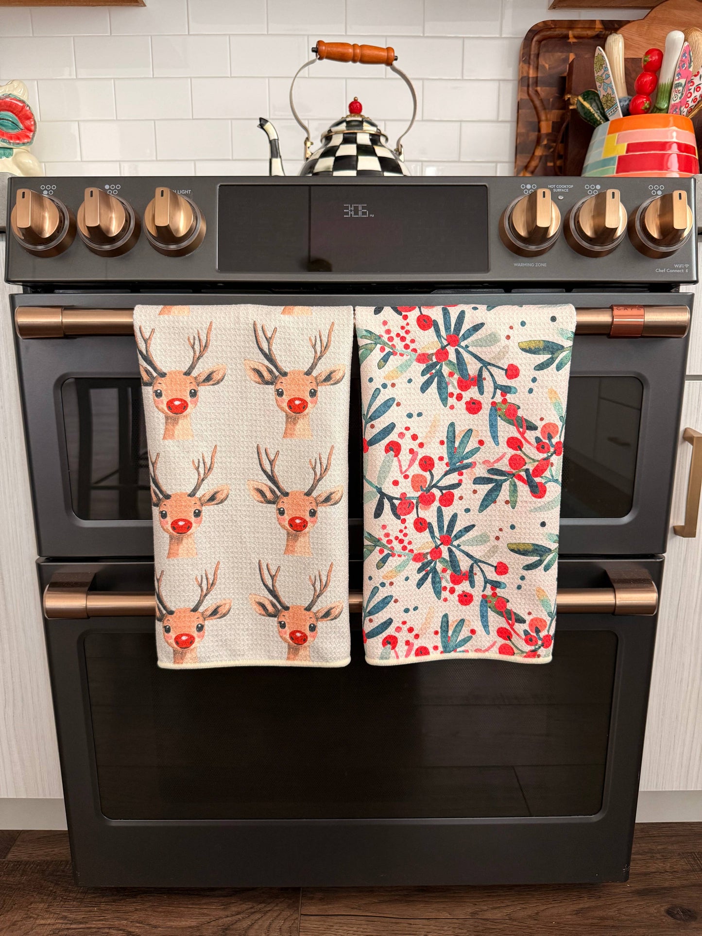 Kiss Me Under The Misletoe: Double-Sided Hand Towel