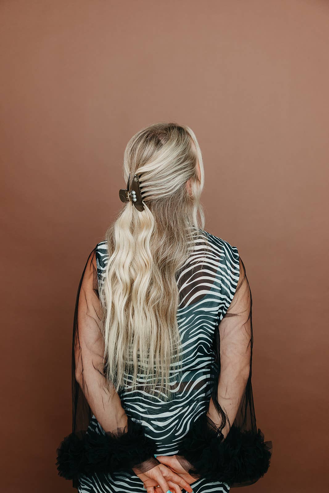 KAXI X WHITNEY LEAVITT HOUSE OF HER - BROWN CLAW WITH PEARLS