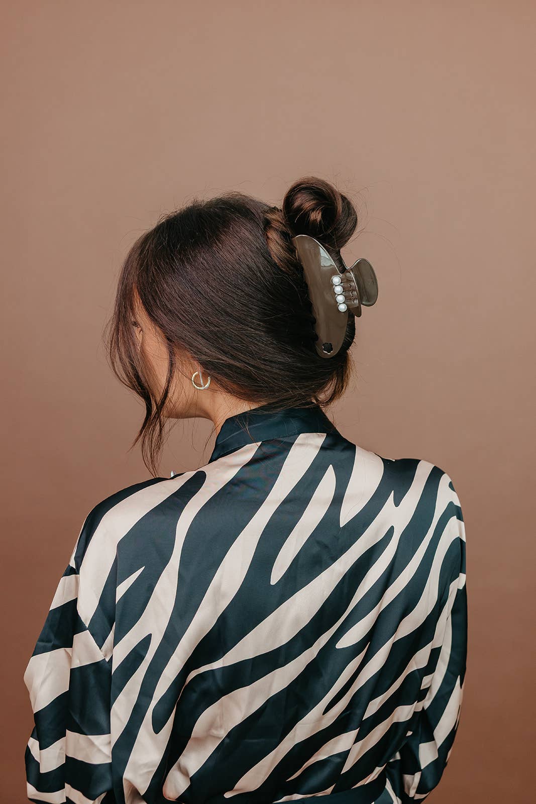 KAXI X WHITNEY LEAVITT HOUSE OF HER - BROWN CLAW WITH PEARLS