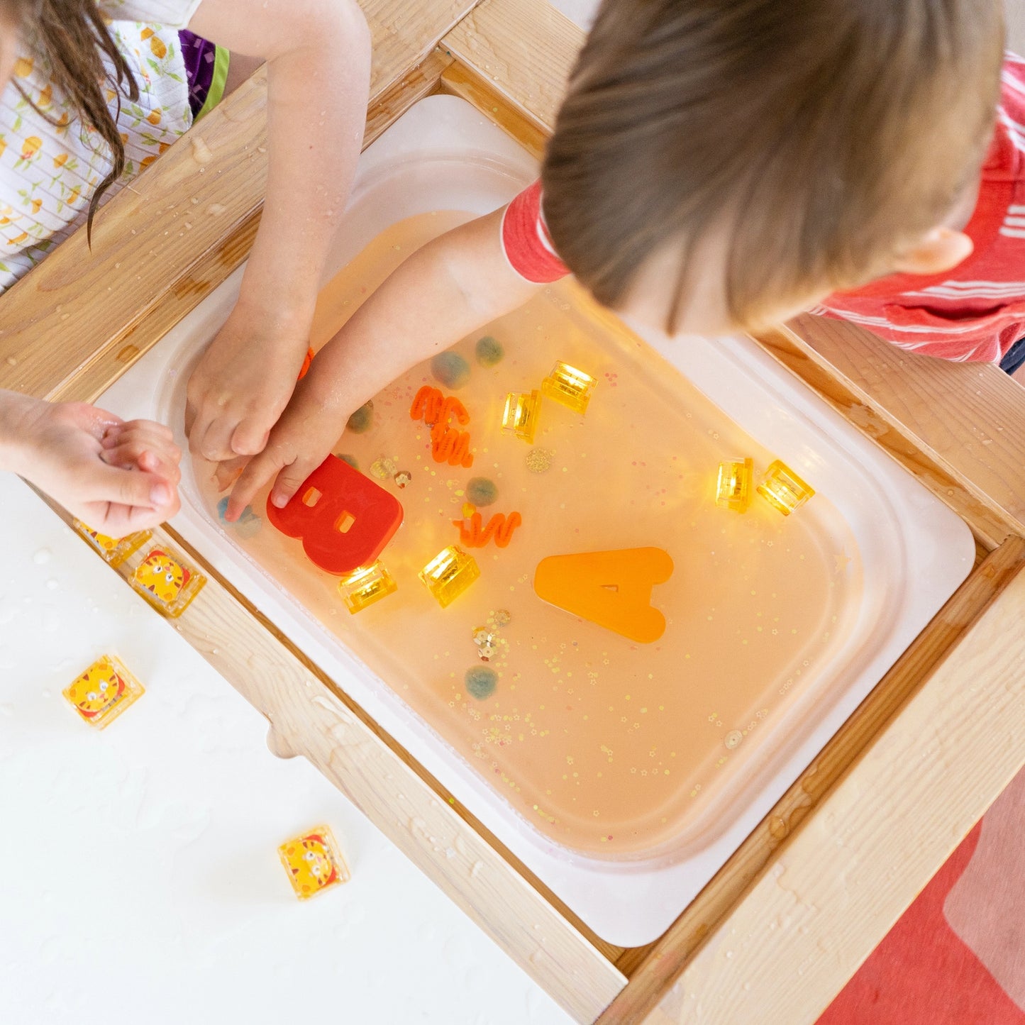 Daniel Tiger - Light-Up Cubes