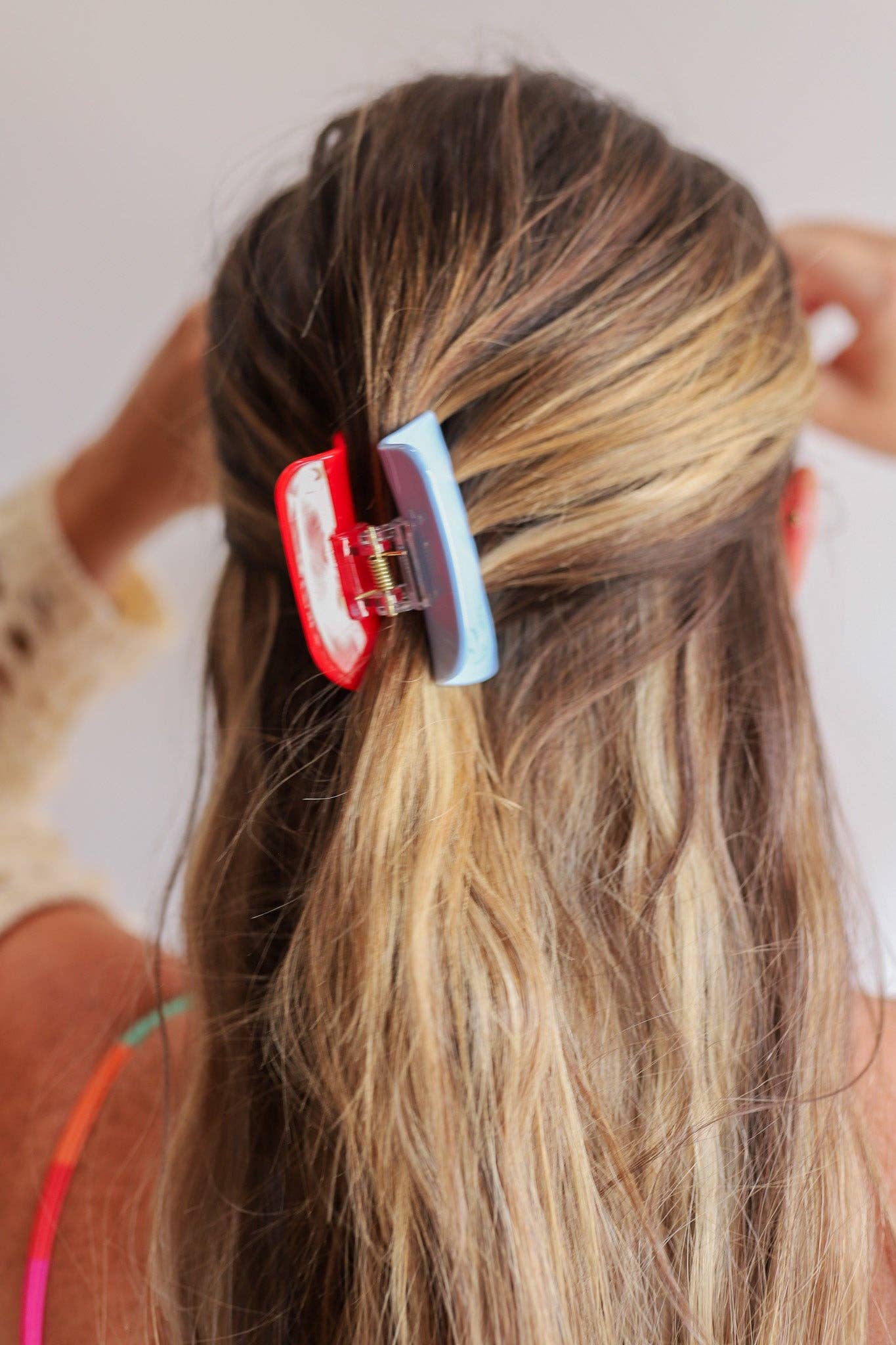 2-TONED CLAW CLIP