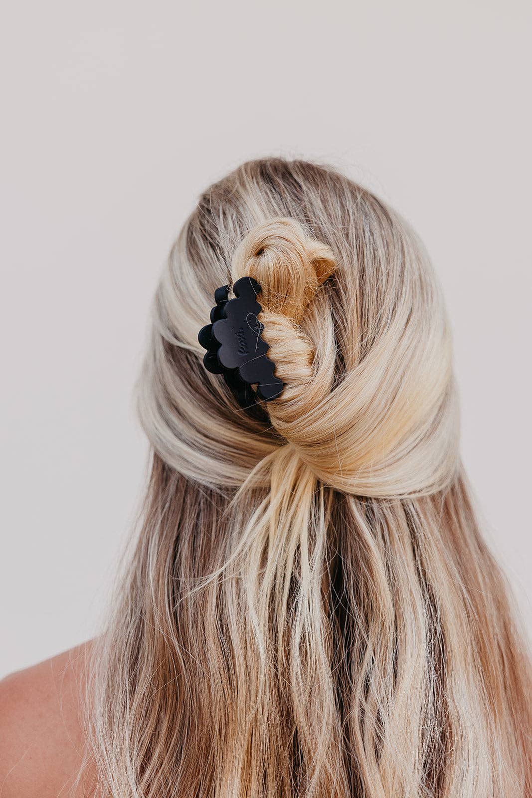 KAXI SCALLOPED MINI CLAW CLIP — 14 COLORS