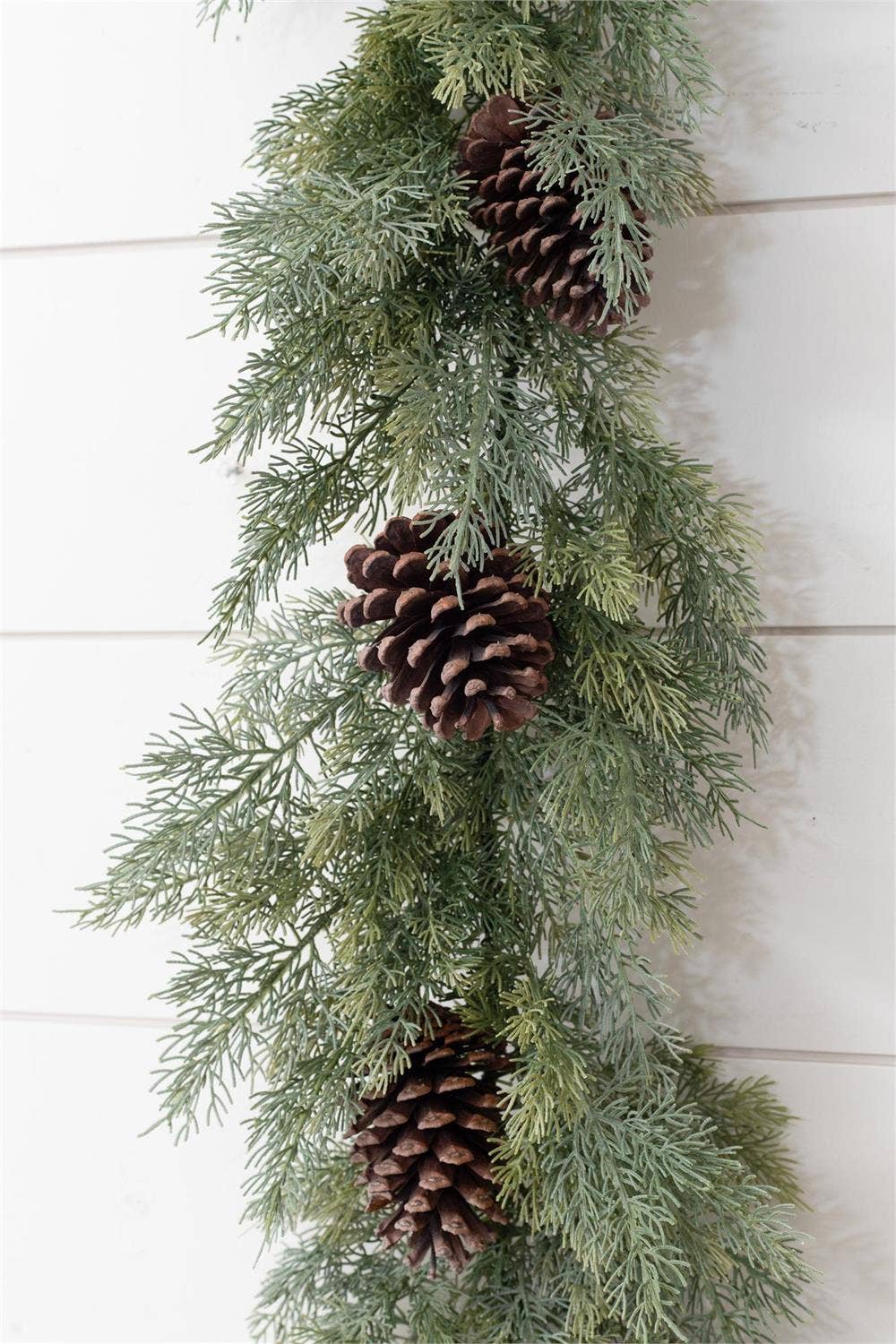 Garland - Cedar Greenery With Pinecones